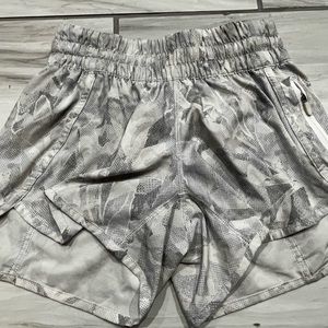 Lululemon size 4, Hotty hot shorts